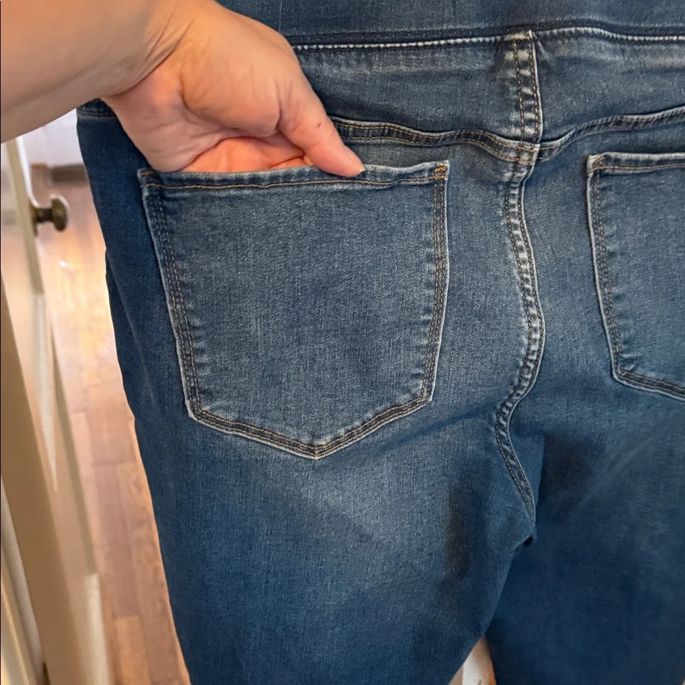 Old Navy Women's Denim Blue Jeggings - Picture 4 of 4
